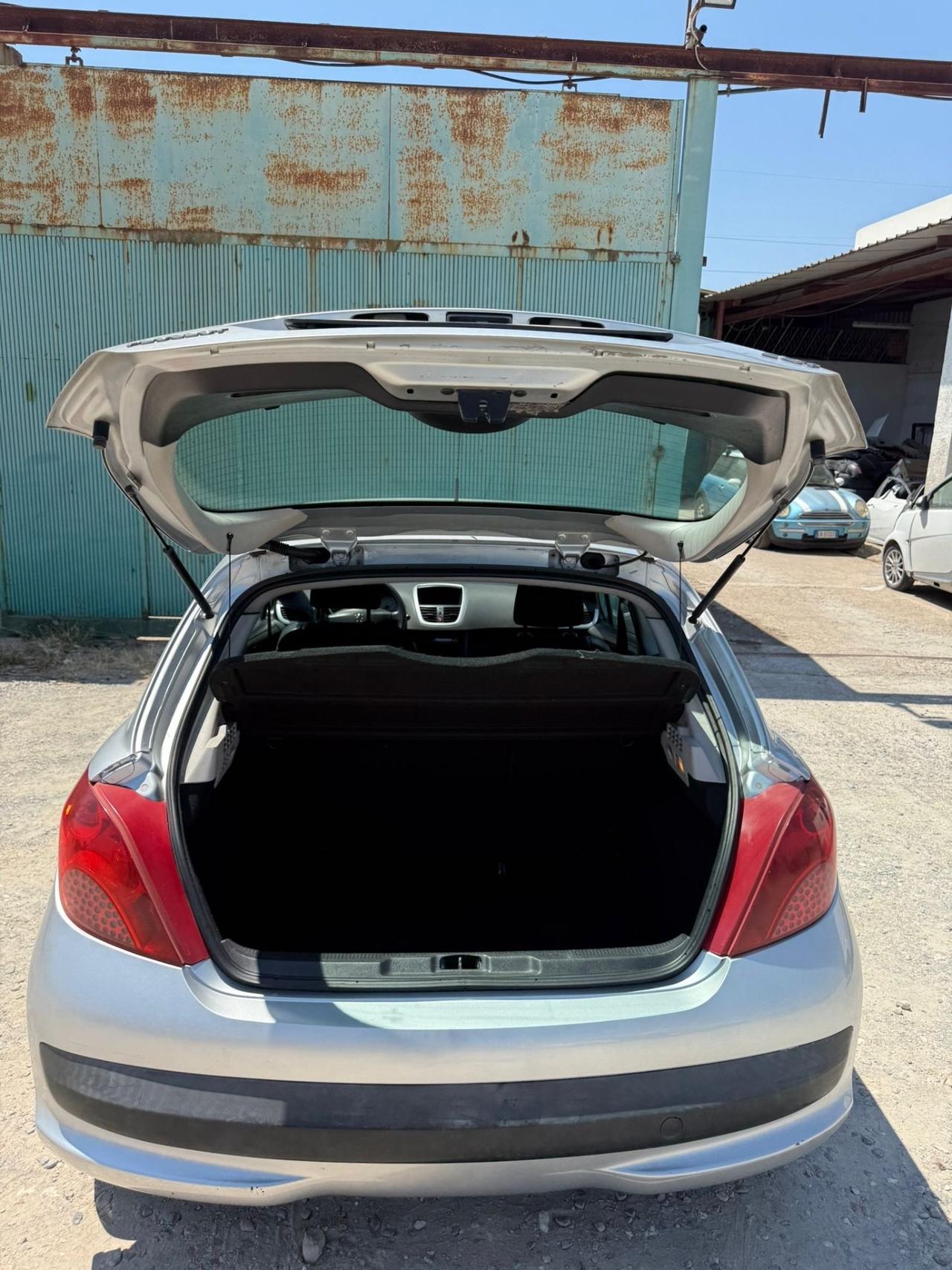 Peugeot 207 1.4 Diesel- Neopatentati- Climatizzatore