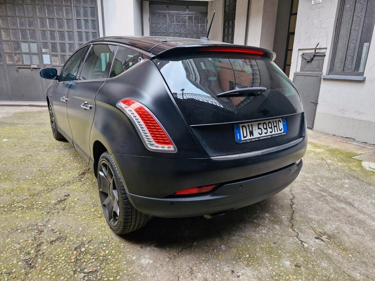 Lancia Delta 1.8 Di Turbo-Jet Sportronic Platino - “Hard Black”