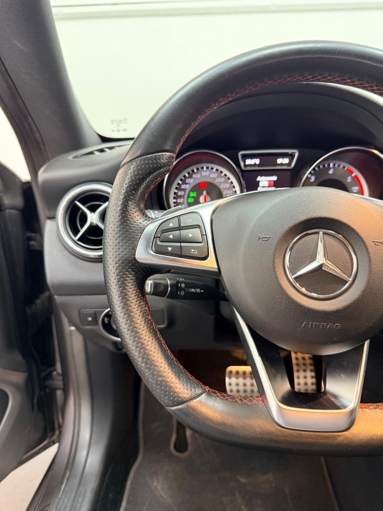 Mercedes-benz CLA 220 d S.W. 4Matic Aut DARK NIGHT Premium 05/2016 EURO 6