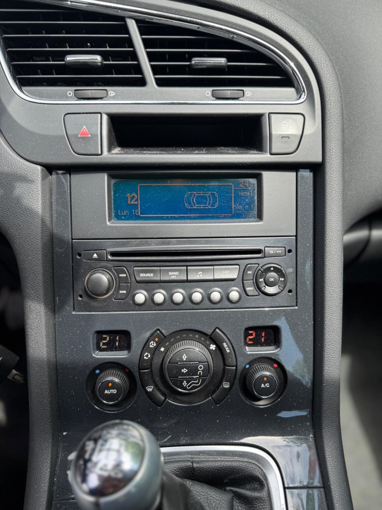 Peugeot 5008 1.6 HDi 112CV Féline