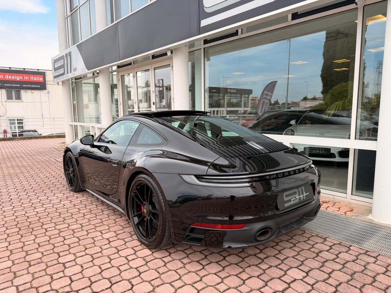 Porsche 911 Carrera 4 GTS