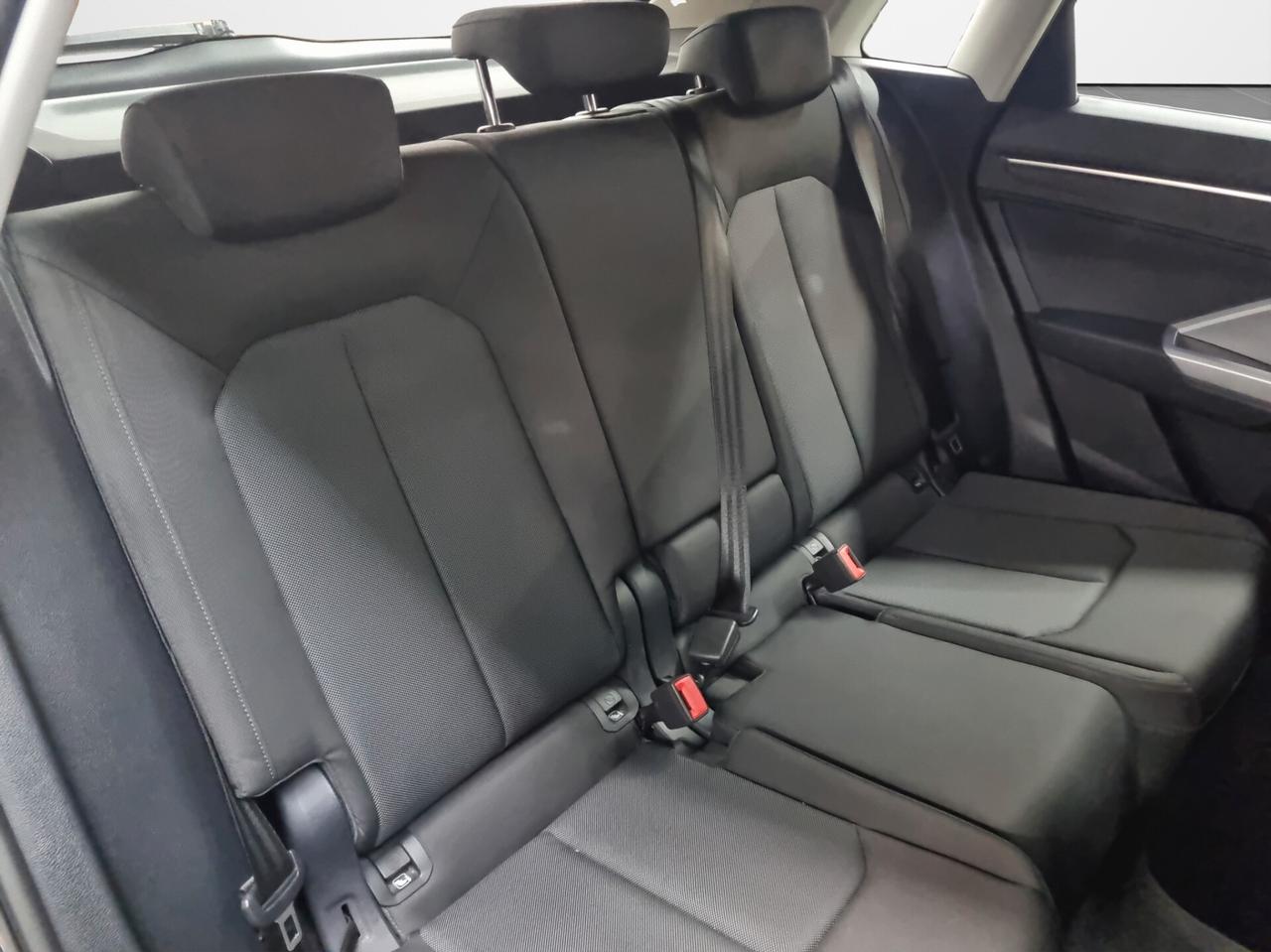 Audi Q3 35 TDI S tronic Business
