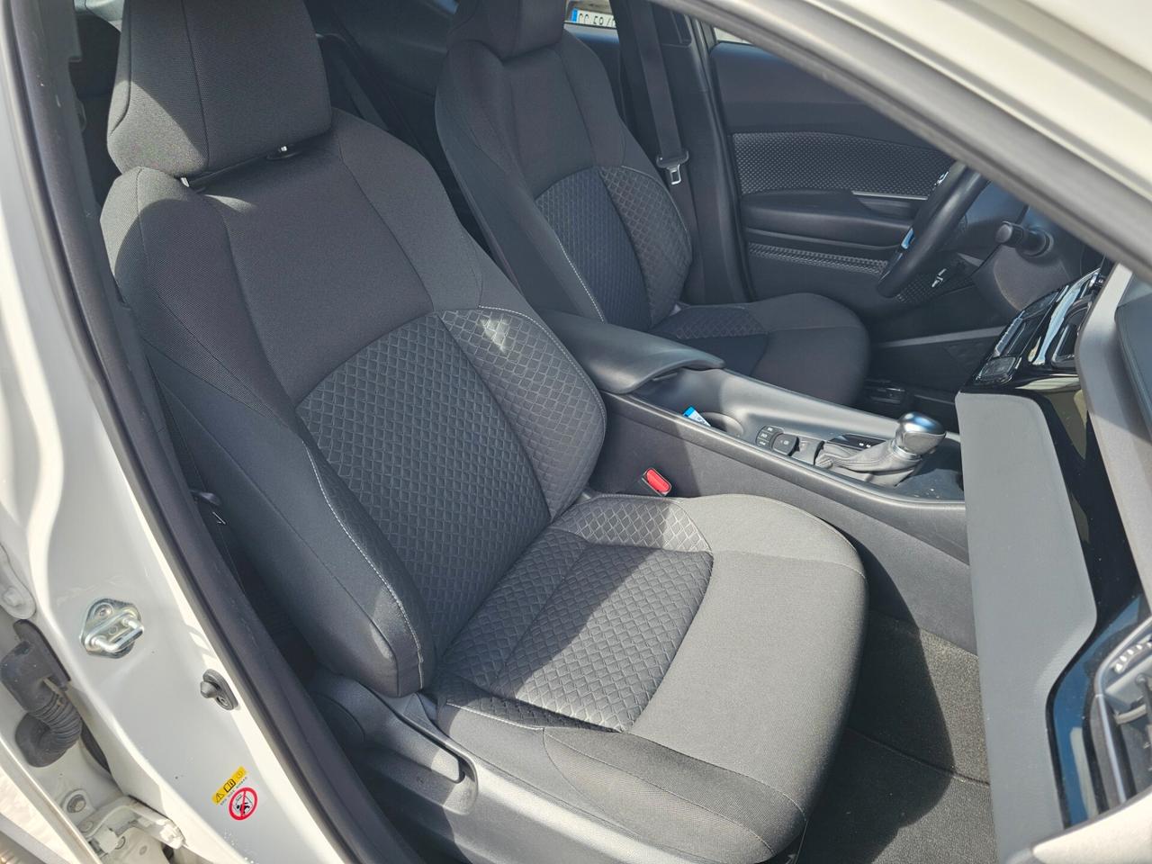 Toyota C-HR 1.8 Hybrid E-CVT Business