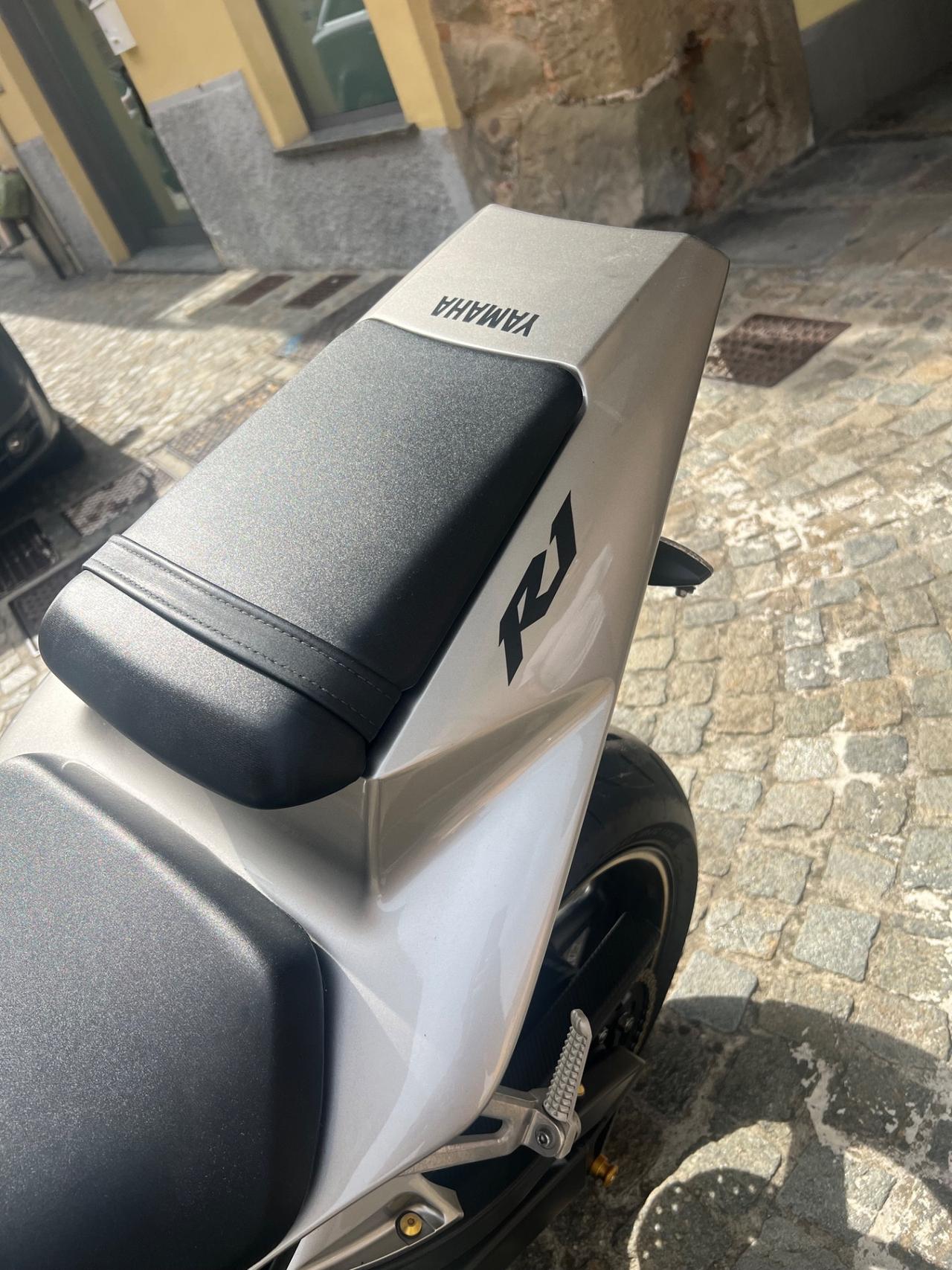 Yamaha YZF R1