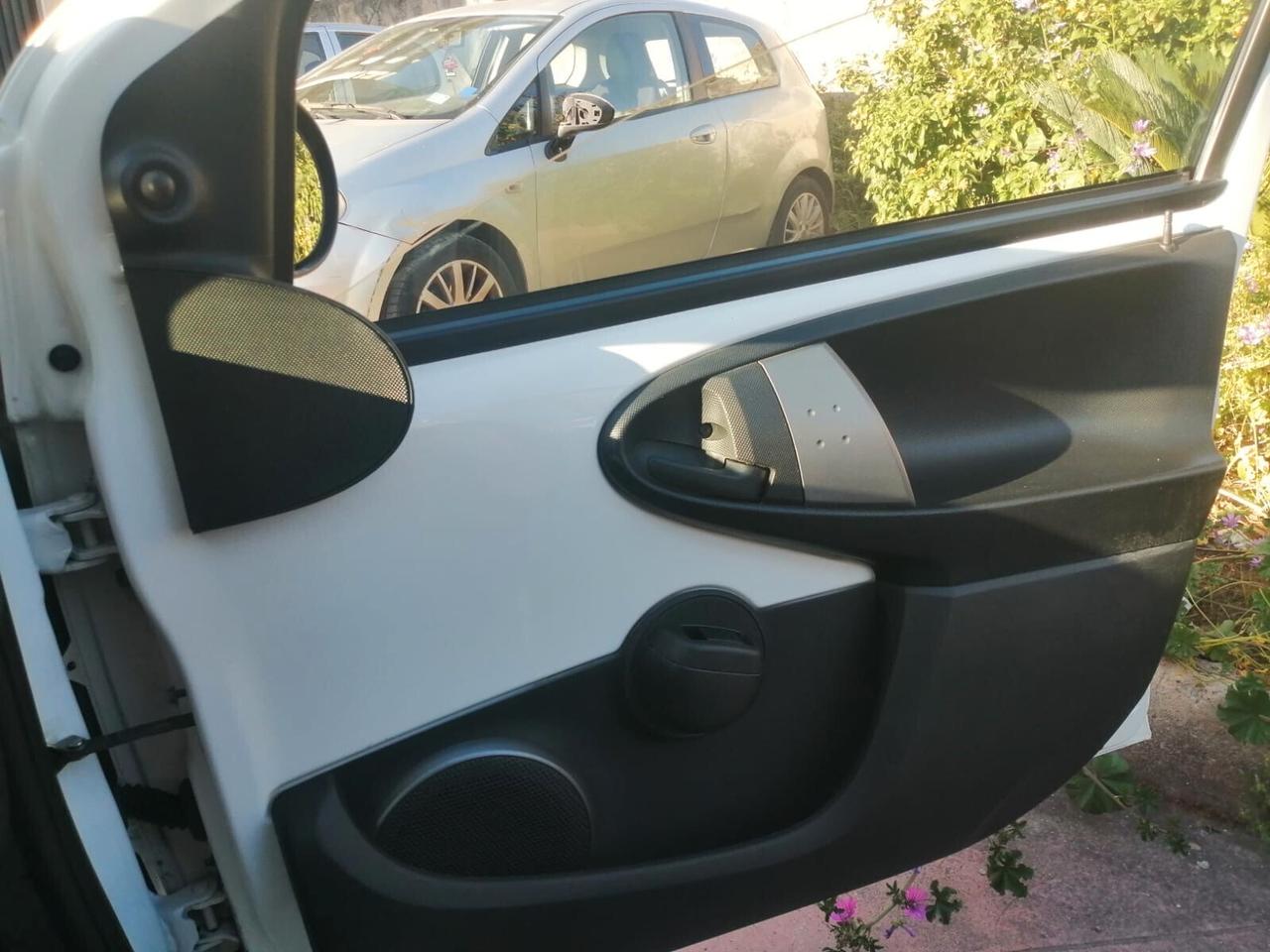 Toyota Aygo 1.0 2014 5p Lounge Connect MMT