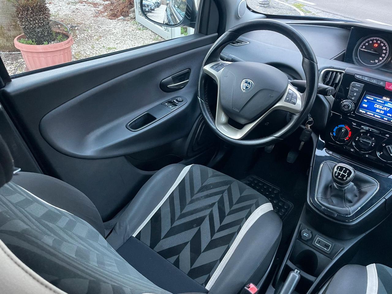 Lancia Ypsilon 1.2 69 CV 5 porte Gold