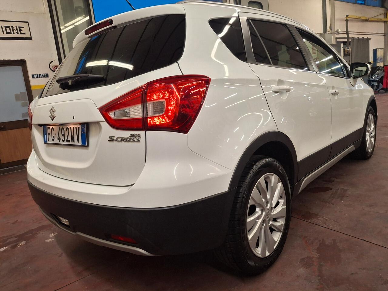 Suzuki S-Cross 1.6 DDiS Start&Stop Top-FARI LED-