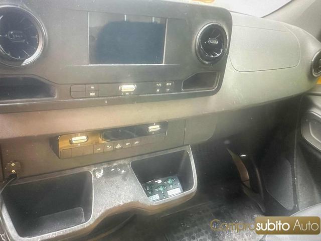 MERCEDES-BENZ Sprinter F32/30 REFRIGERATO + IVA