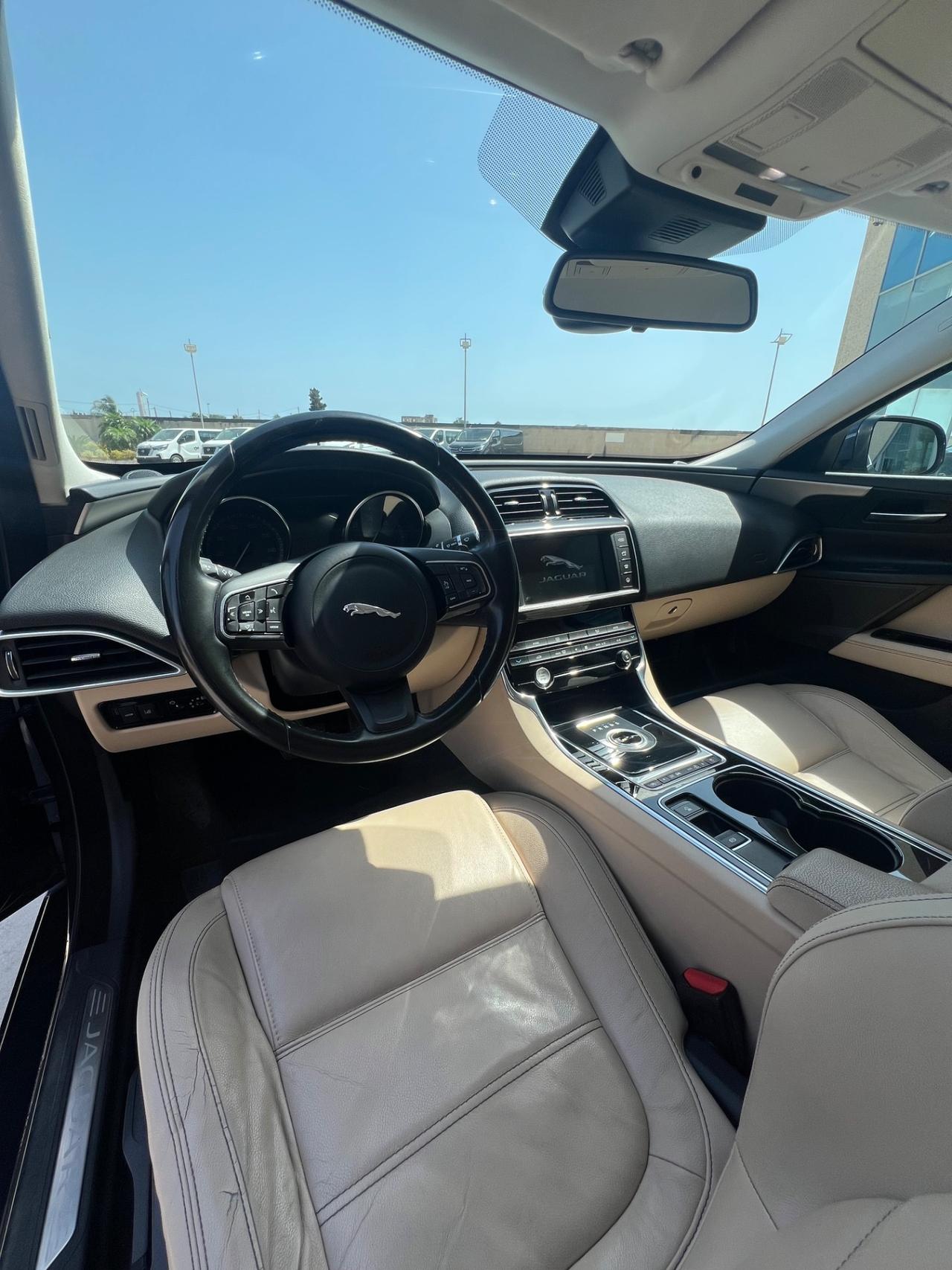 Jaguar XE 2.0d Turbo 180CV aut. Prestige Business Edition