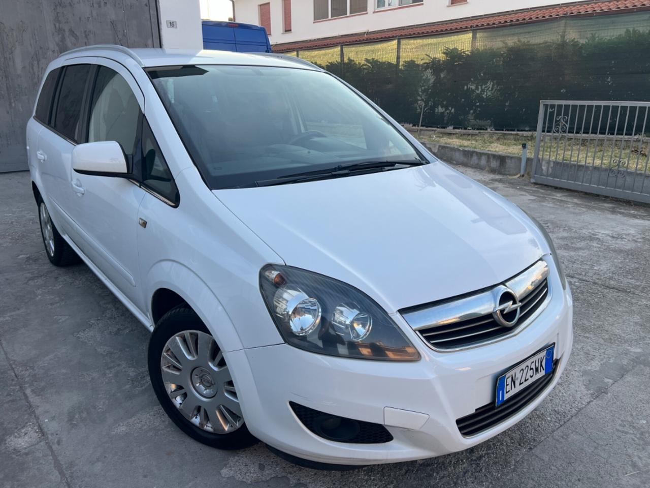 Opel Zafira 1.6 TURBO METANO 2029 7 POSTI 2013