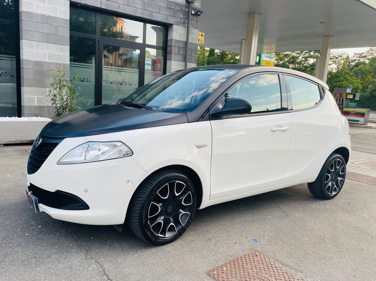 Lancia Ypsilon S 1.2 GPL momo design