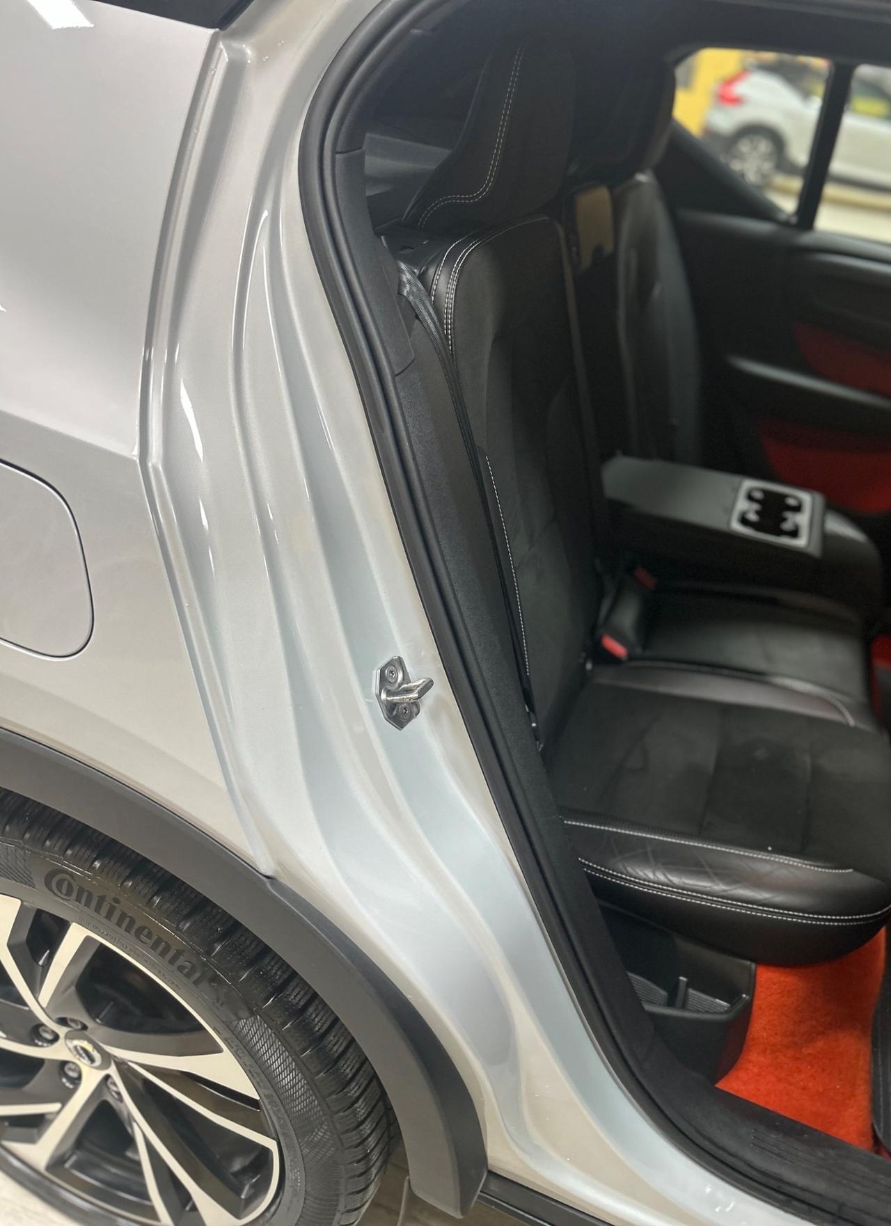 VOLVO XC40 2.0d R-design “AUT/NAVI/PELLE/RETRO”-2020