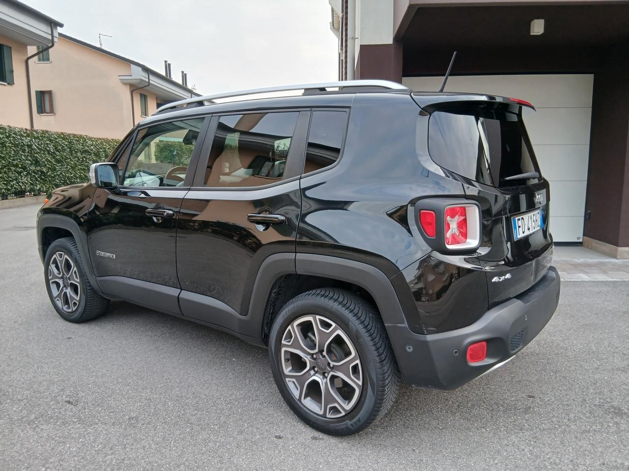 Jeep Renegade 2.0 Mjt 140CV 4WD Active Drive Low Limited tua a € 199 mese