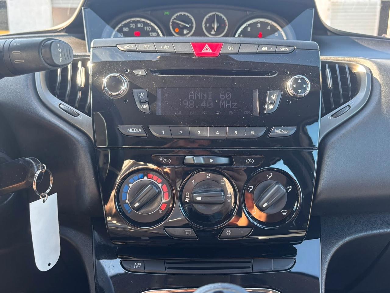 Lancia Ypsilon 5 porte - 2015
