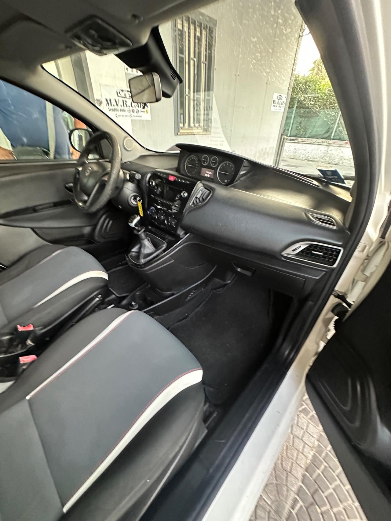 Lancia Ypsilon 0.9 TwinAir 85 CV 5 porte Metano Ecochic Elefantino