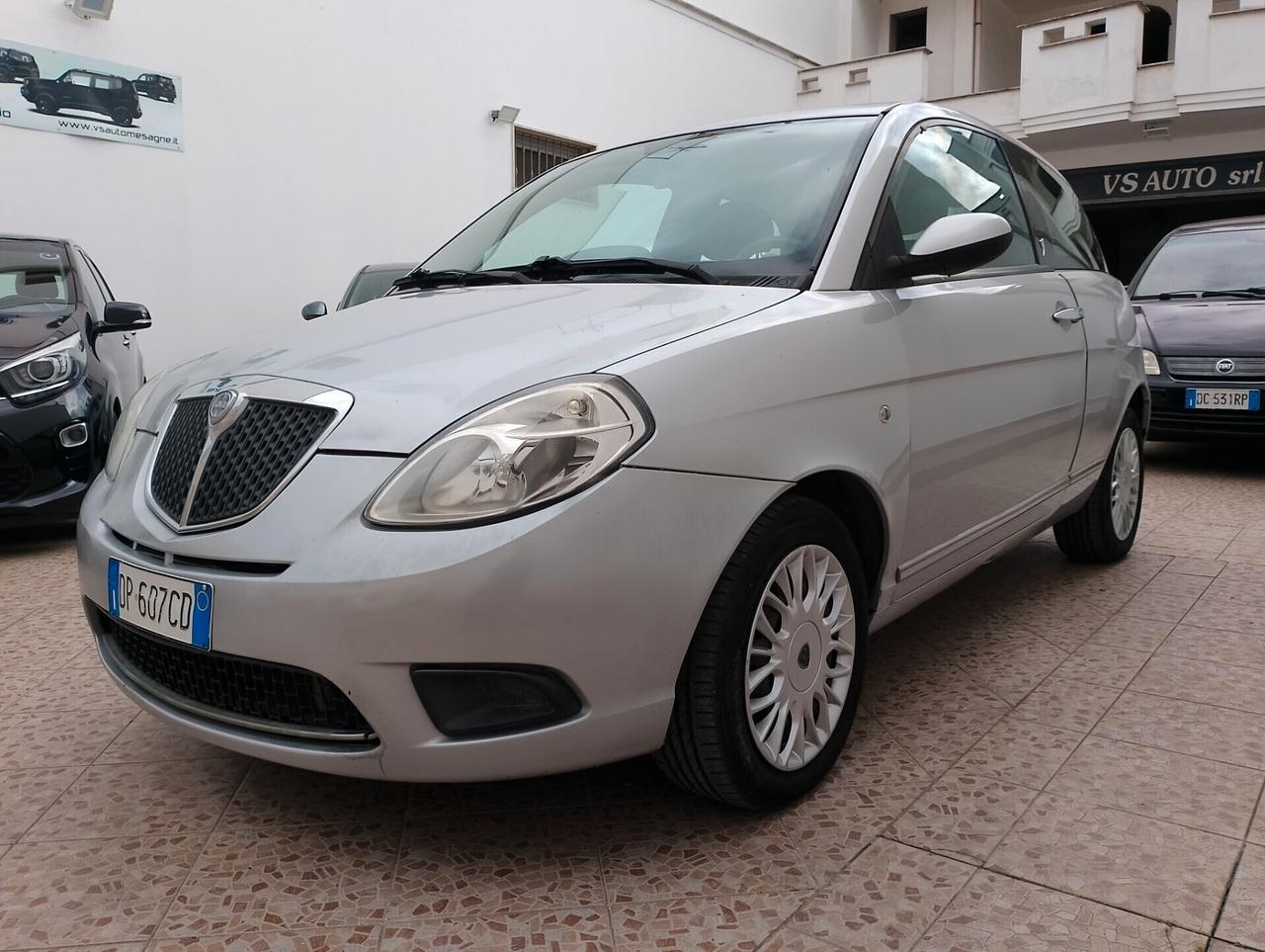 Lancia Ypsilon 1.3 MJT 75 CV Argento