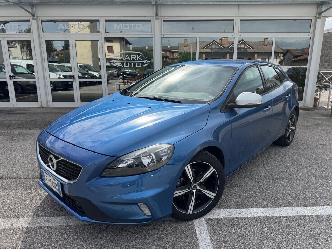 Volvo V40 D2 R-design Momentum