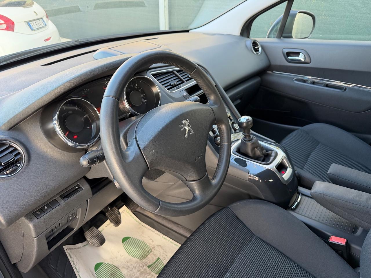 Peugeot 5008 1.6 HDi 115CV 7 POSTI