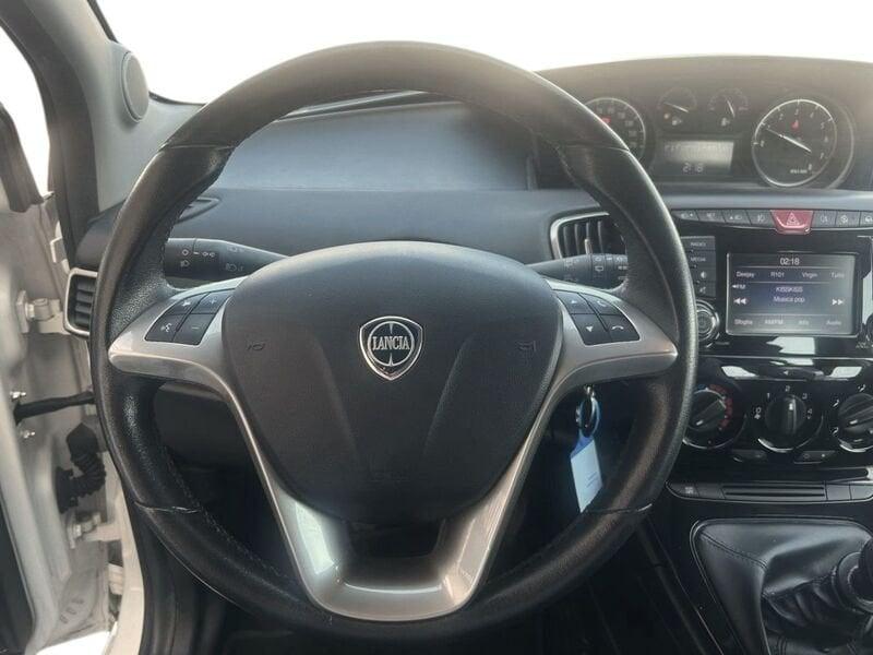 Lancia Ypsilon 1.0 FireFly 70 CV Hybrid Ecochic Gold S&S