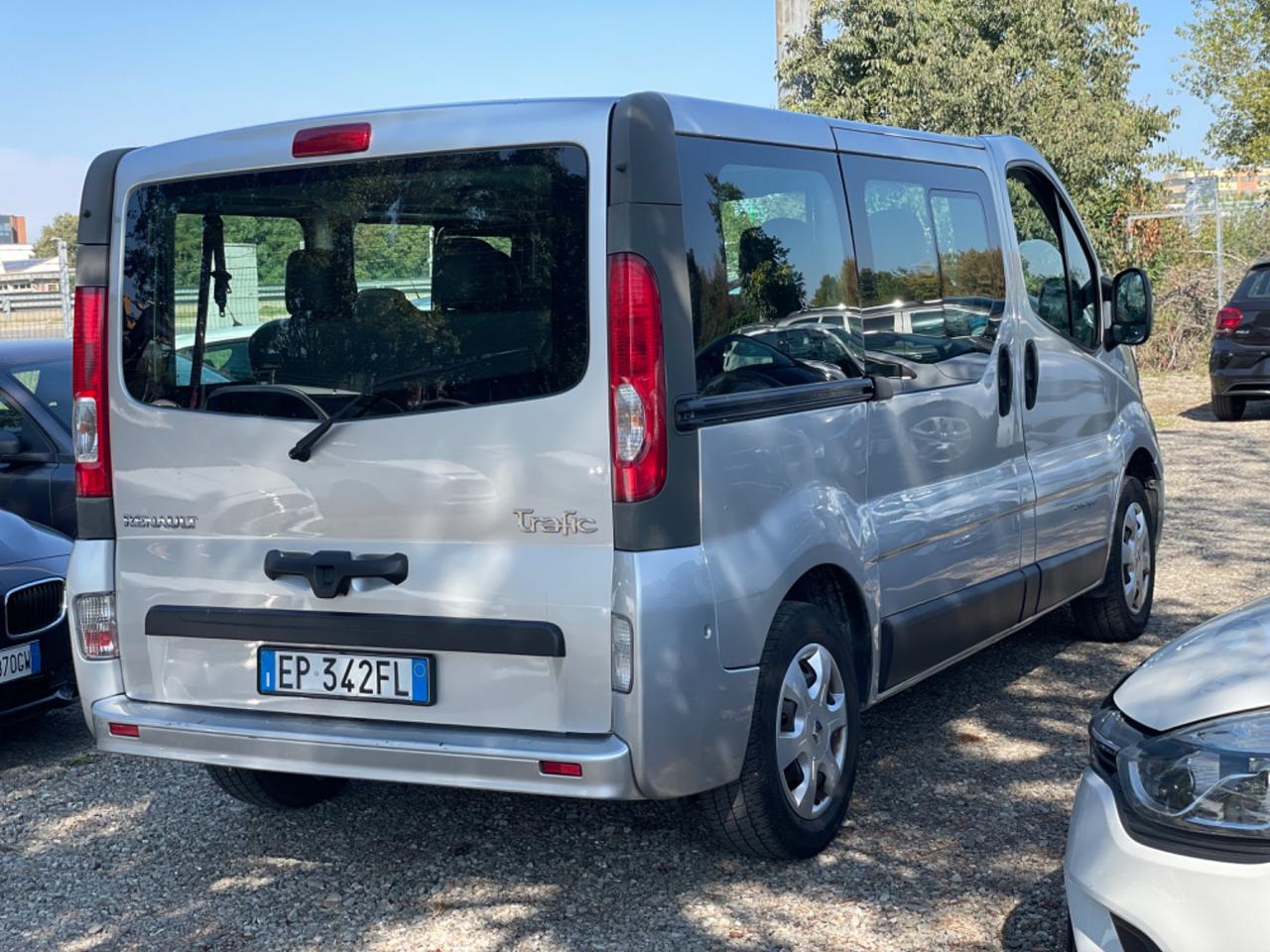Renault Trafic T27 2.0 dCi/115 PC-TN Passenger Limousine DPF