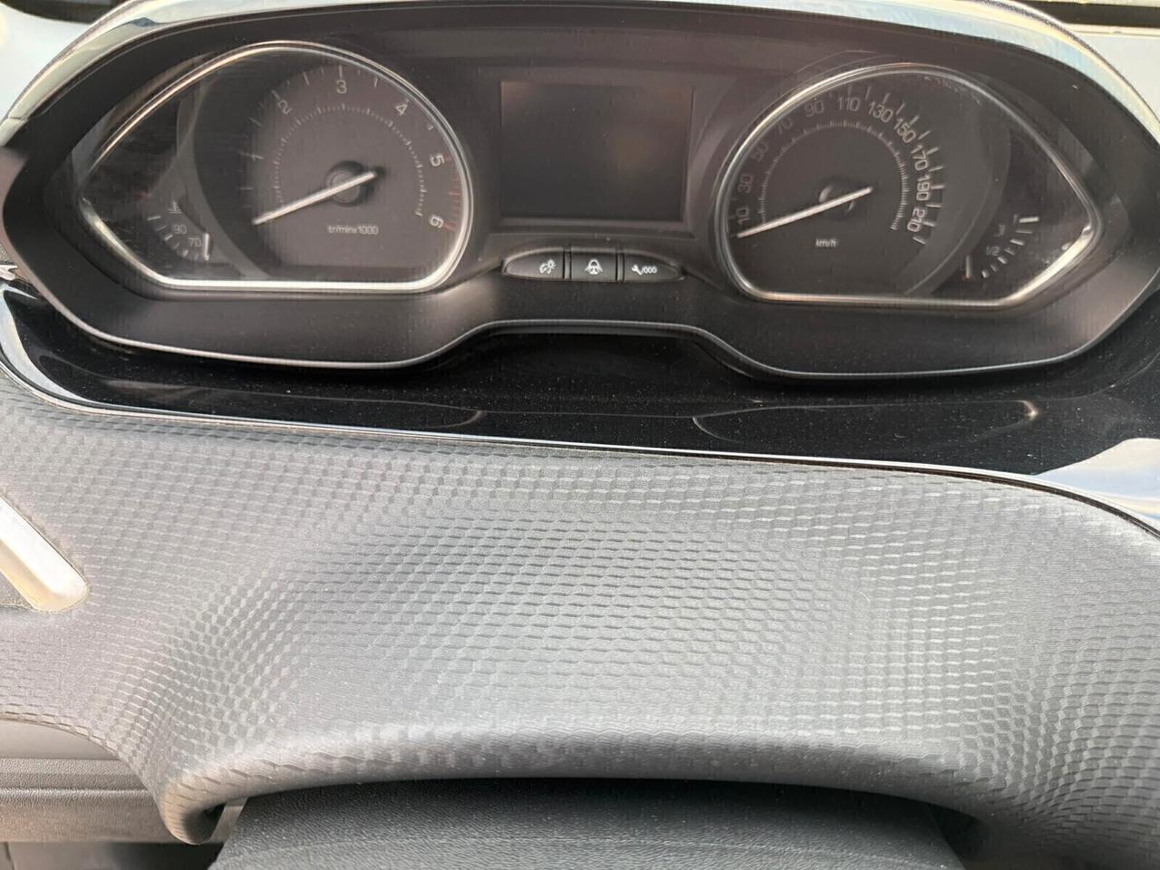 Peugeot 2008 BlueHDi 100 Black Matt