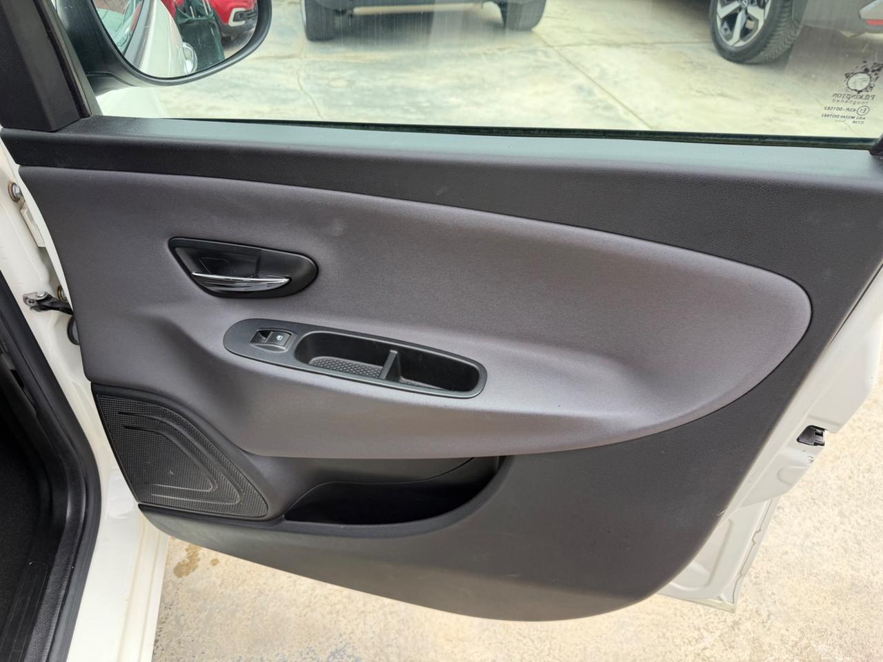 Lancia Ypsilon 0.9 TwinAir 5porte 85CV /TETTO APR.
