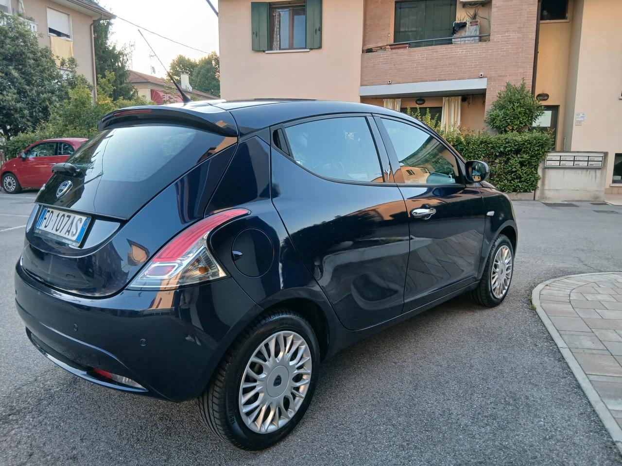 Lancia Ypsilon 1.2 69 CV 5 porte Gold tua a € 169 mese