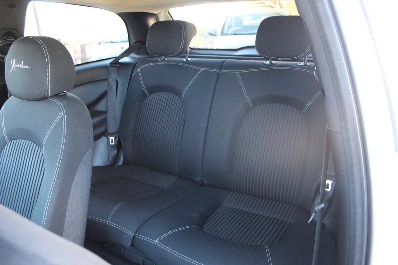 Lancia Ypsilon 1.3 MJT 90 CV Platino