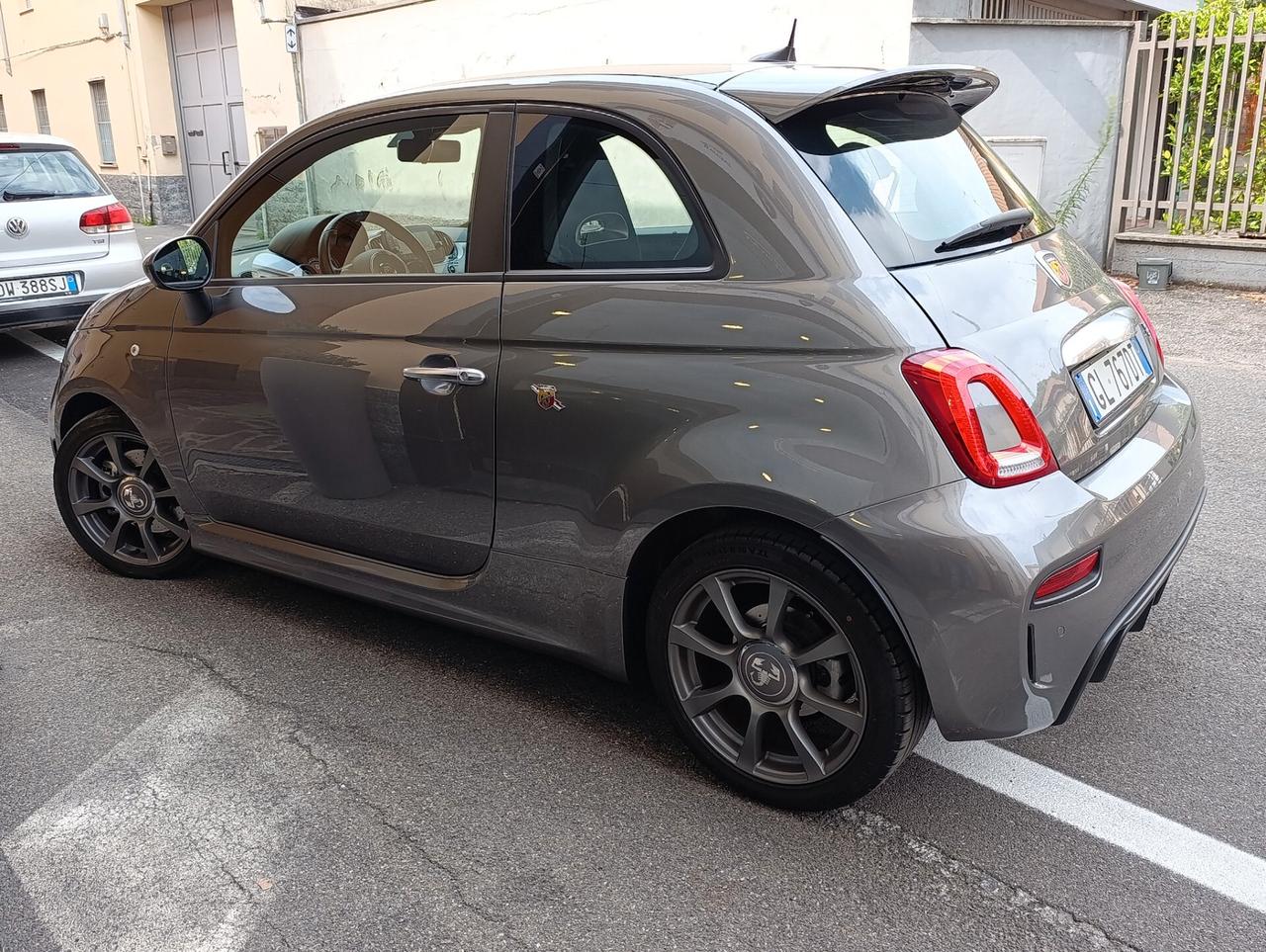 Abarth 595 1.4 t-jet 165cv km 26.940 nuova! Garanzia Abarth!