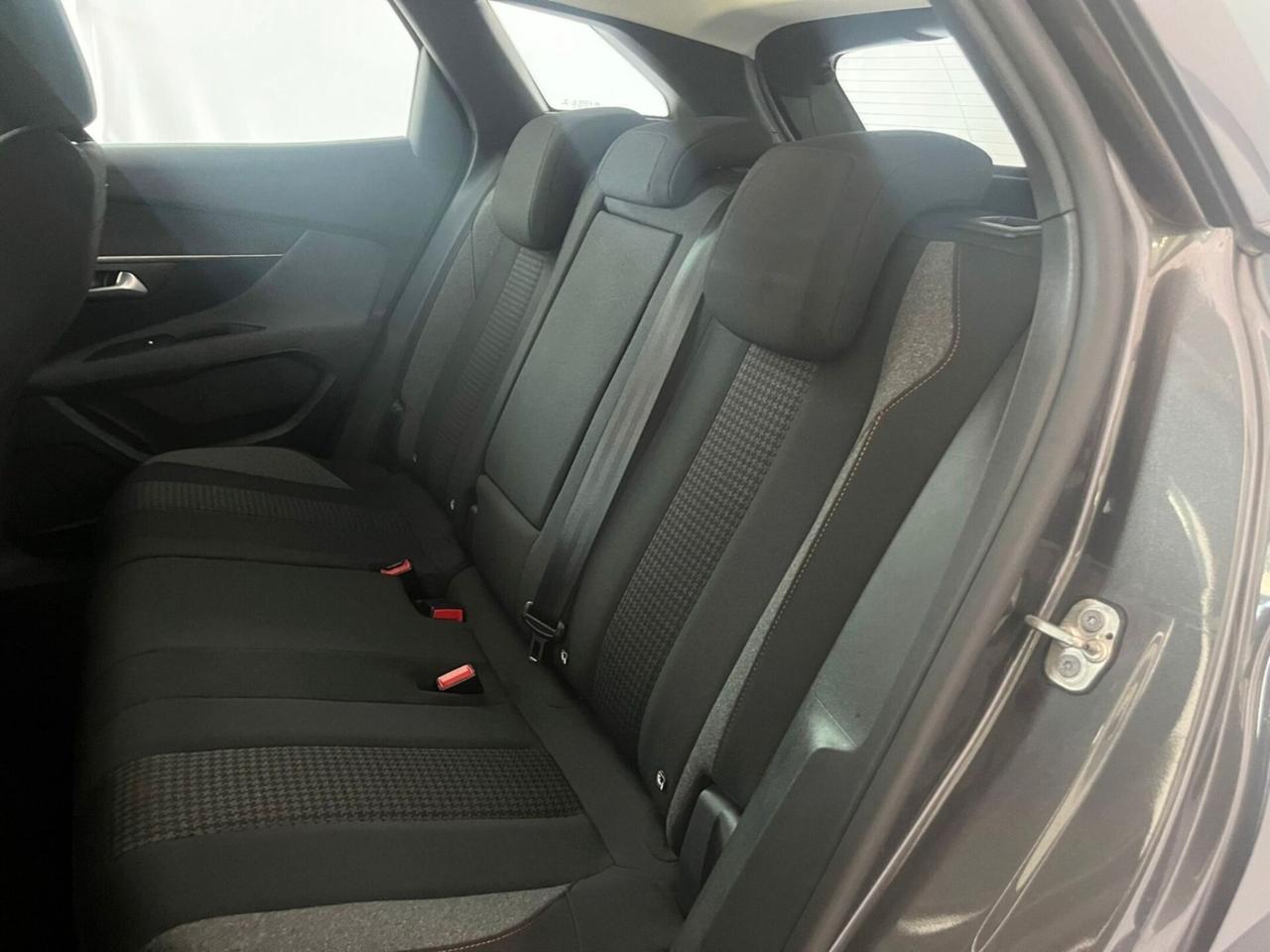 Peugeot 3008 BlueHDi 130 S&S EAT8 Active Business