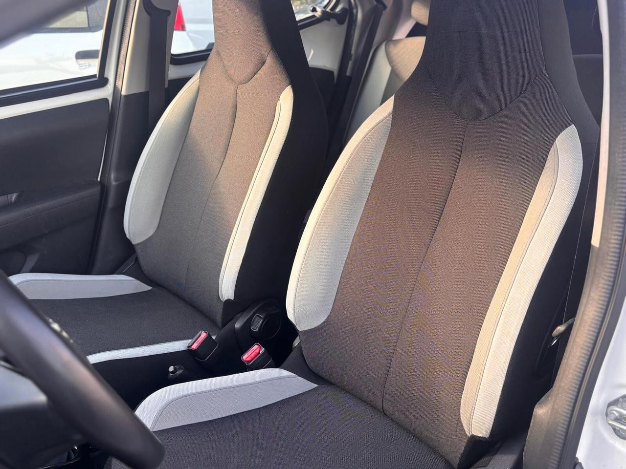 Toyota Aygo 1.0 VVT-i 69 CV 5 porte x-play *NEOPATENTATO*