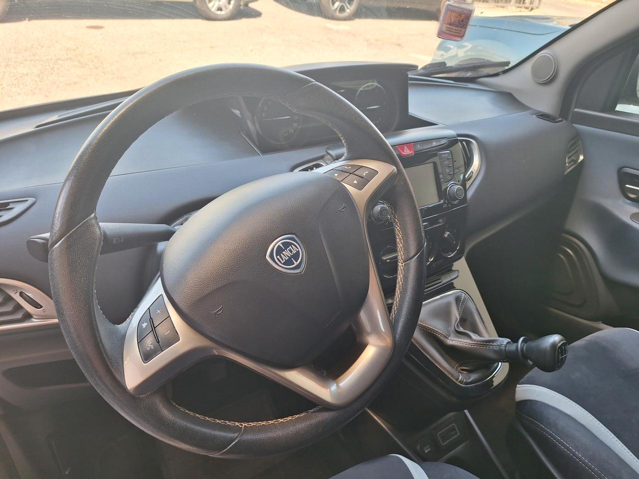 Lancia Ypsilon 1.2 69 CV 5 porte Gold