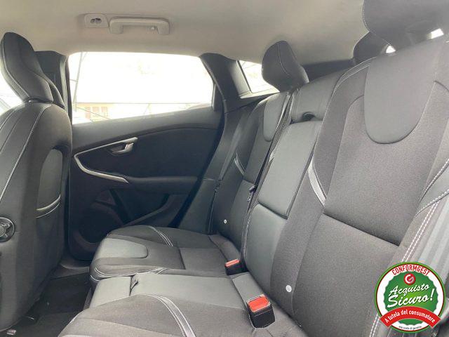 VOLVO V40 D3 Momentum