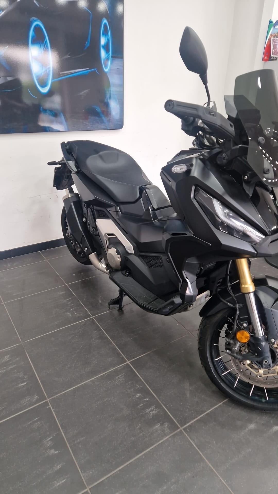 Honda X-ADV 750 BASE