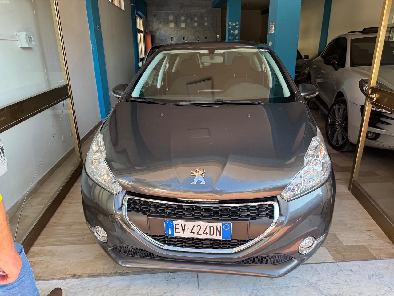 Peugeot 208 1.4 e-HDi 68 CV S&S robotizzato 5 porte Active