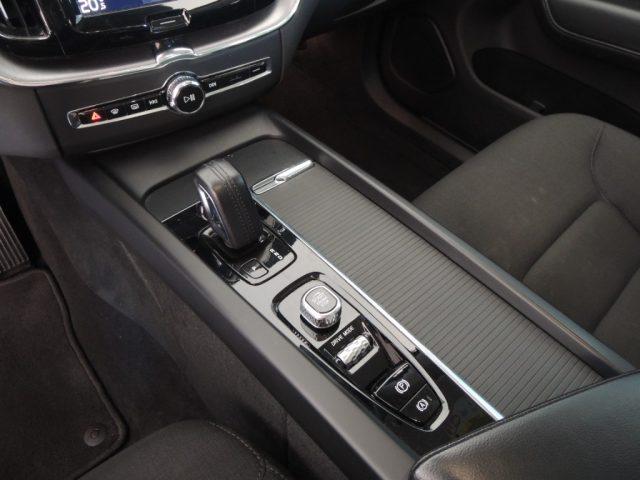 VOLVO XC60 B4 (d) AWD Geartronic Business Plus
