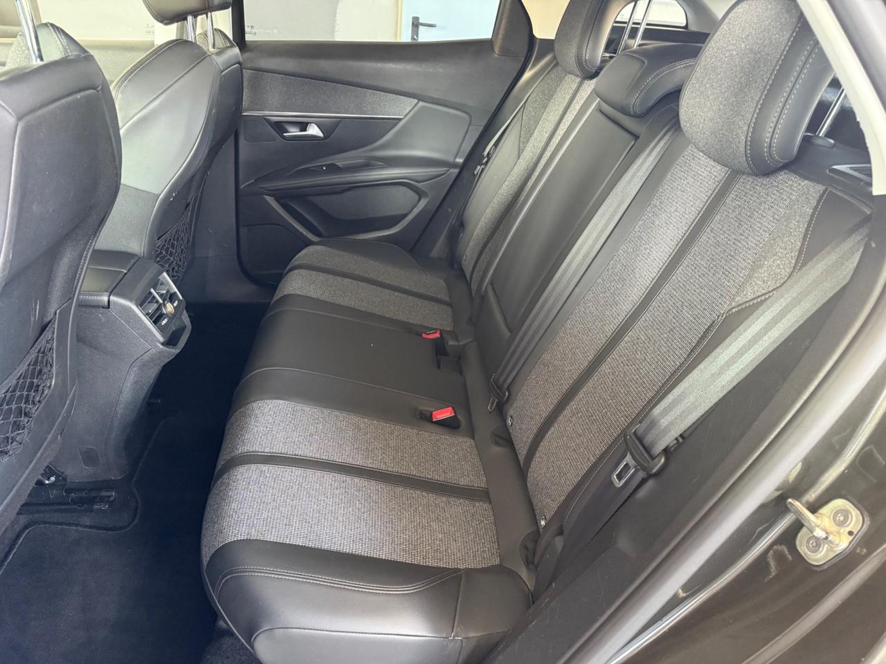 Peugeot 3008 BlueHDi 130 S&S Allure