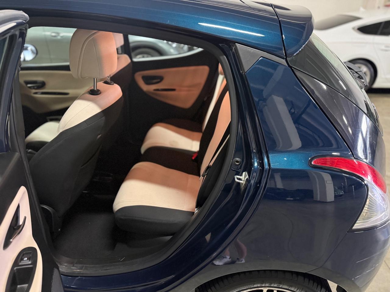 Lancia Ypsilon 1.2 69 CV 5 porte Gold