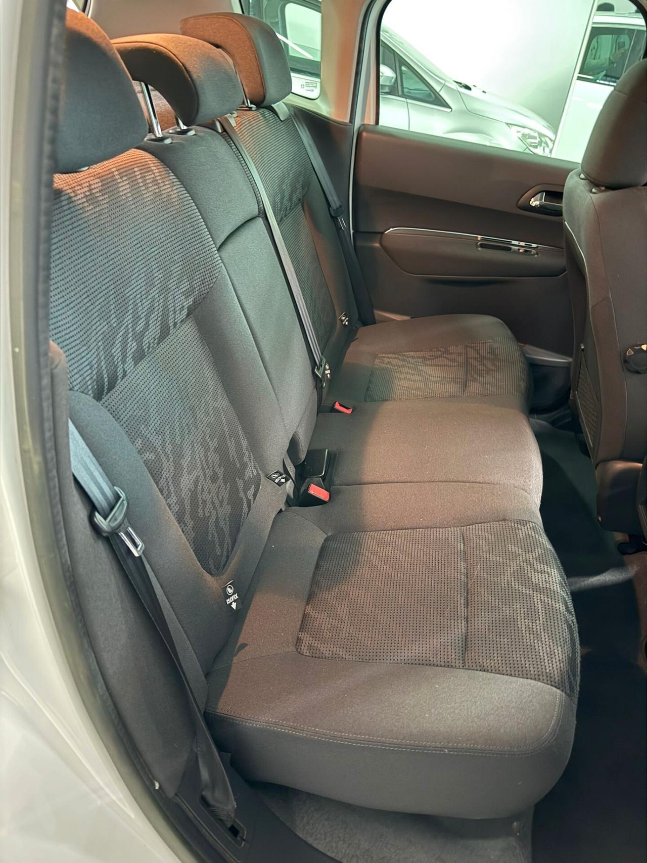 Peugeot 3008 1.6 HDi 115CV Allure