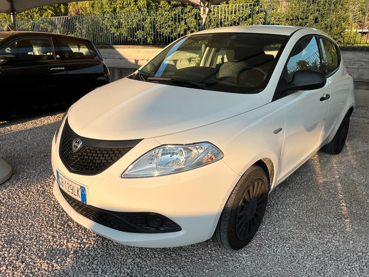 Lancia Ypsilon 1.0 IBRIDA/BENZINA 12348 KM CERTIFICATI UNICO POROPRIETARIO