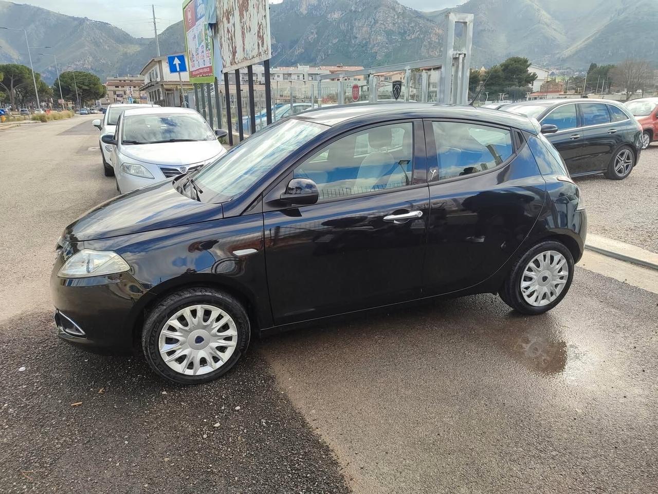 Lancia Ypsilon 1.2 69 CV 5 porte S&S Gold