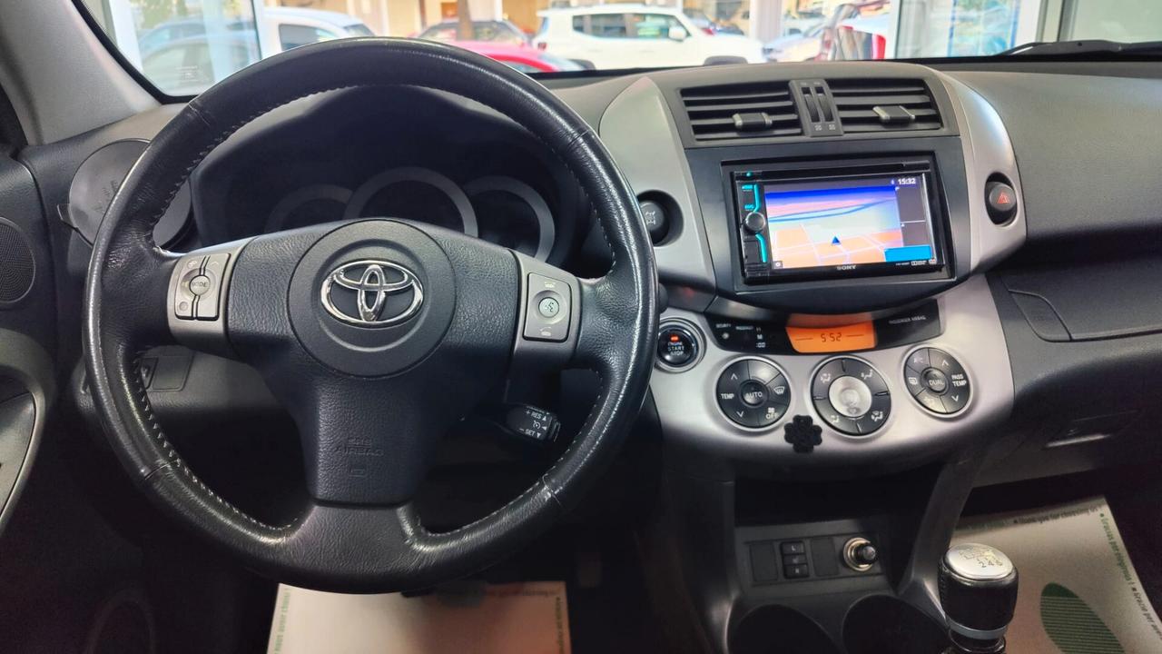 Toyota RAV4 2.2 D-4D 177 CV Luxury TETTO