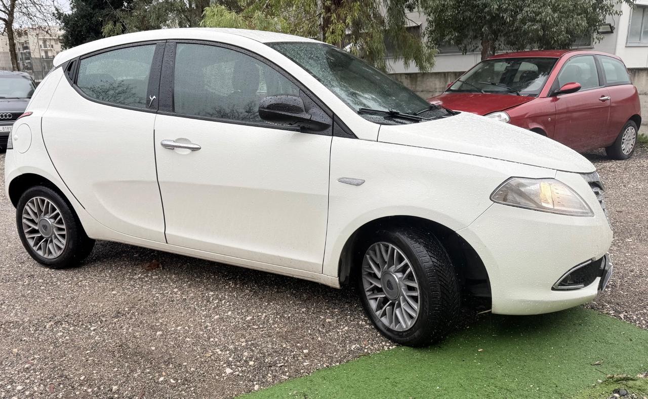 Lancia Ypsilon 1.3 MJT 16V 95 CV 5 porte S&S Silver