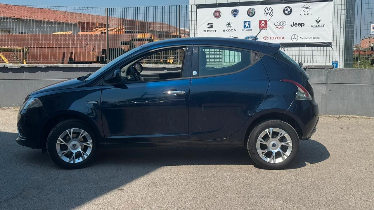 Lancia Ypsilon 0.9 TwinAir 85 CV 5 porte Metano Ecochic Platinum