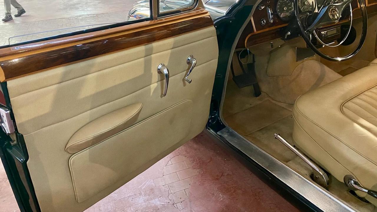 Daimler 250-V8 (Automatic)