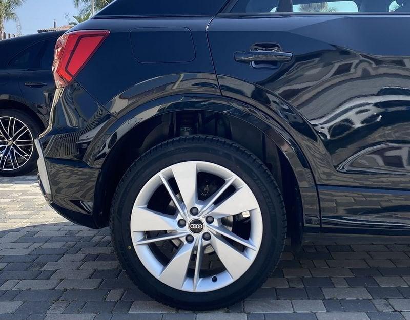 Audi Q2 S Line interno ed esterno 2.0 TDI 150CV s-tronic 35
