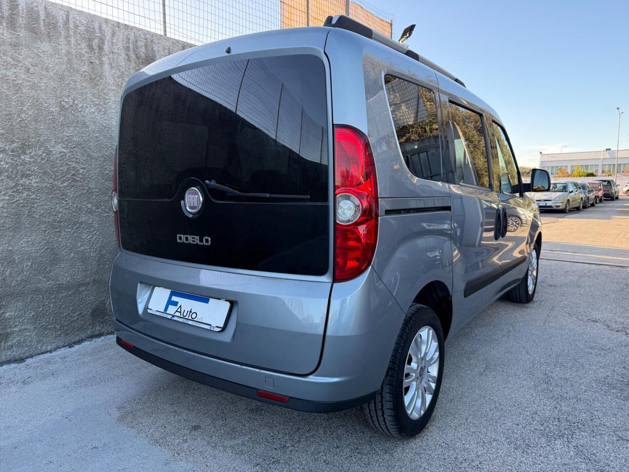 Fiat Doblo Doblò 1.6 MJT 16V Emotion,clima,sensori di parcheggio,cerchi in lega,comandi al volante,ecc.