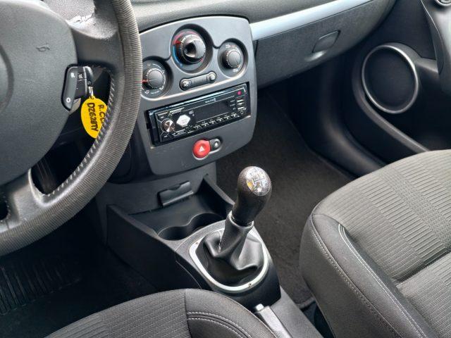 RENAULT Clio 1.2 16V 5 porte Luxe