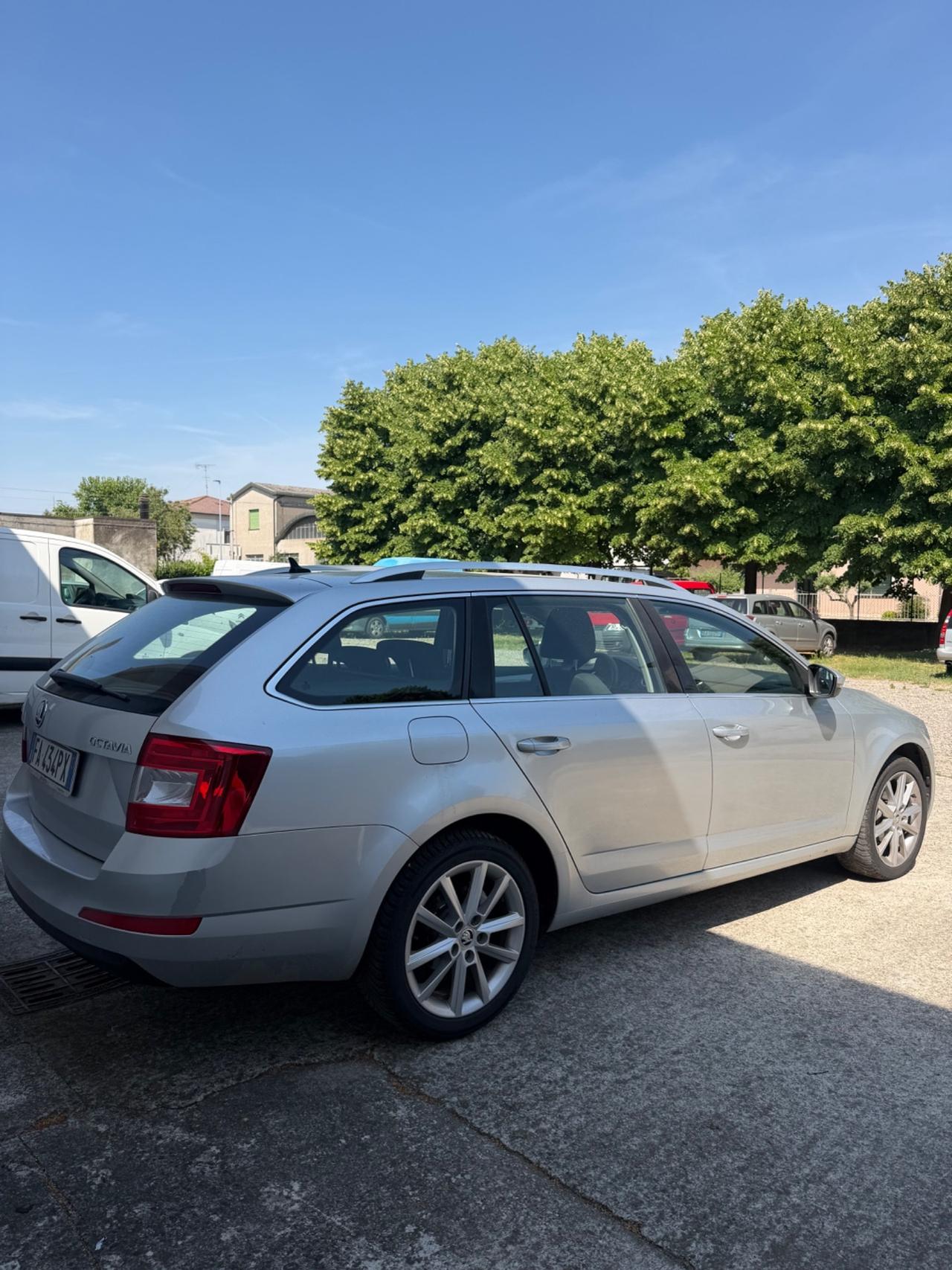 Skoda Octavia 1.6 TDI CR 105 CV DSG Elegance