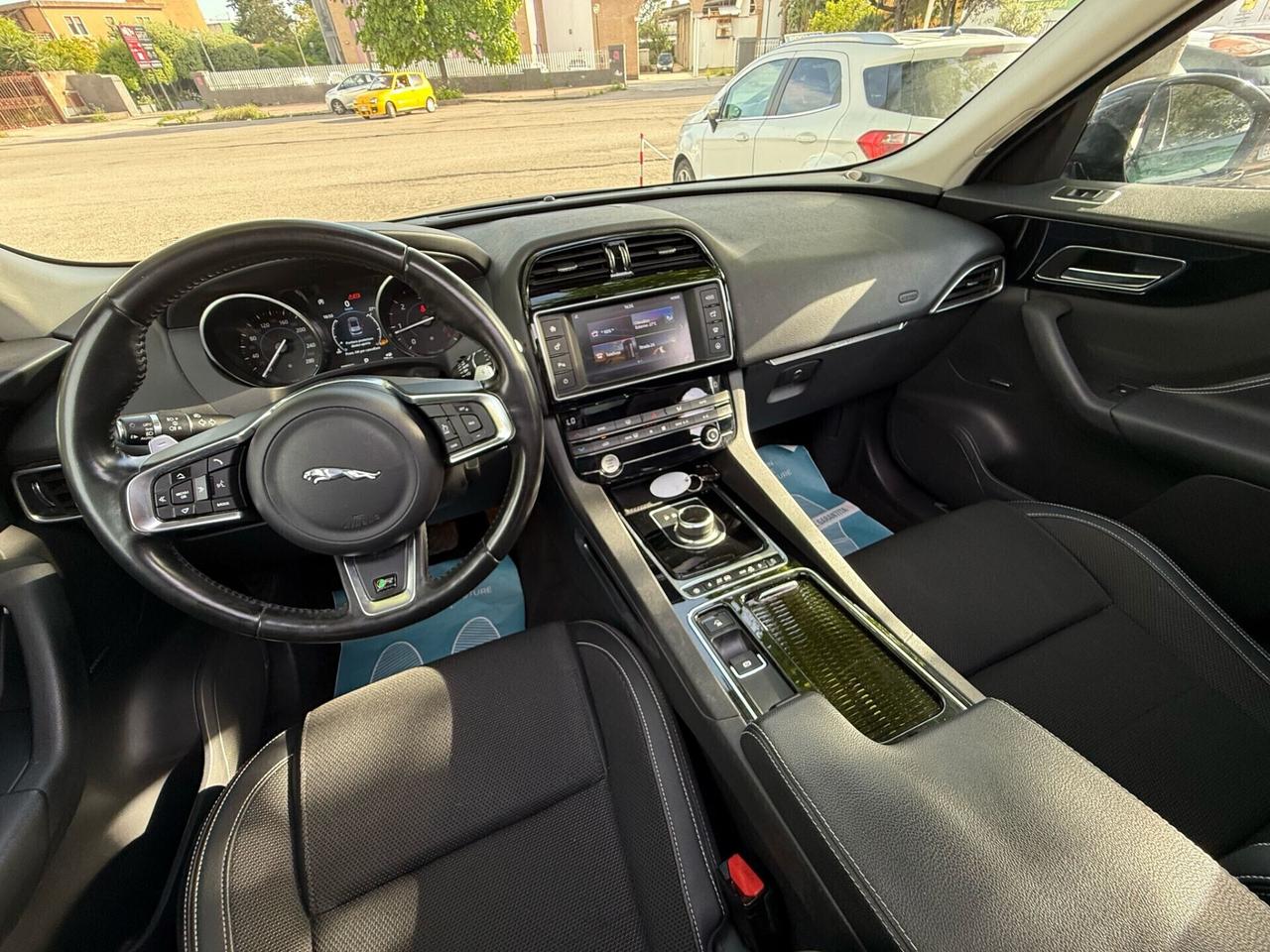 Jaguar F-Pace 2.0 R-Sport AWD 180 HP